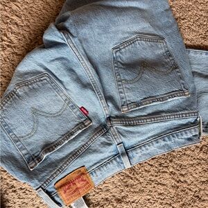 Levi's Light Blue Denim Jeans - Classic Back Pocket